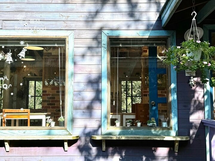 貓咪駐店,住宿、餐食與賞螢|森林系童話故事小屋,苗栗南庄─橄欖樹咖啡民宿 - 魚兒 x 牽手明太子的「視」界旅行