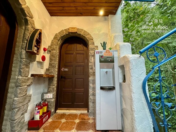 貓咪駐店,住宿、餐食與賞螢|森林系童話故事小屋,苗栗南庄─橄欖樹咖啡民宿 - 魚兒 x 牽手明太子的「視」界旅行