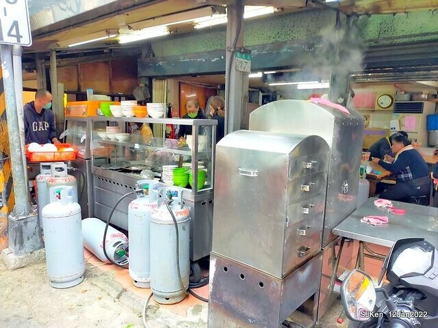 「簡記排骨酥麵」(Short Rib Crisp soup & rice noodle soup), Taipei, Taiwan, SJKen, Jan 12, 2022.
