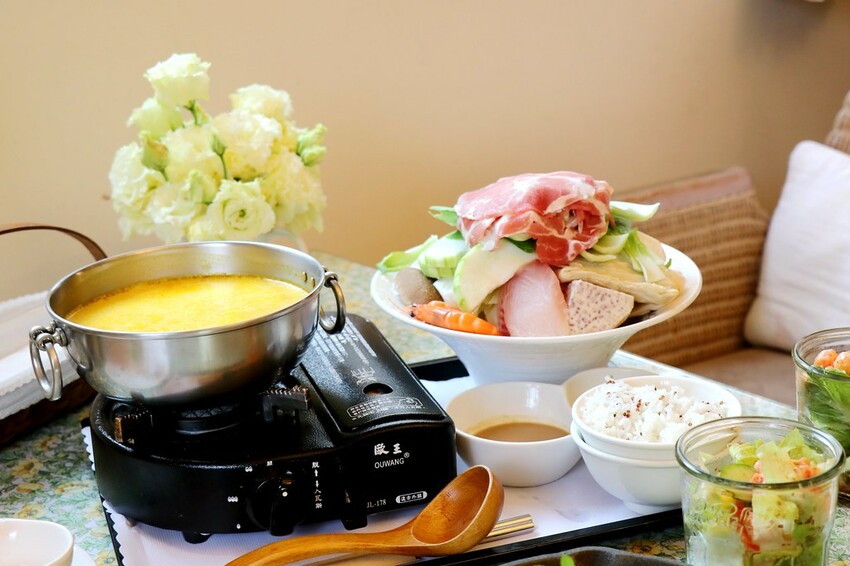 隱身山林中的童話小屋,和人一樣高的繡球花田盛開中.異國風料理好拍又好吃.桃園復興景觀餐廳/特色渡假民宿推