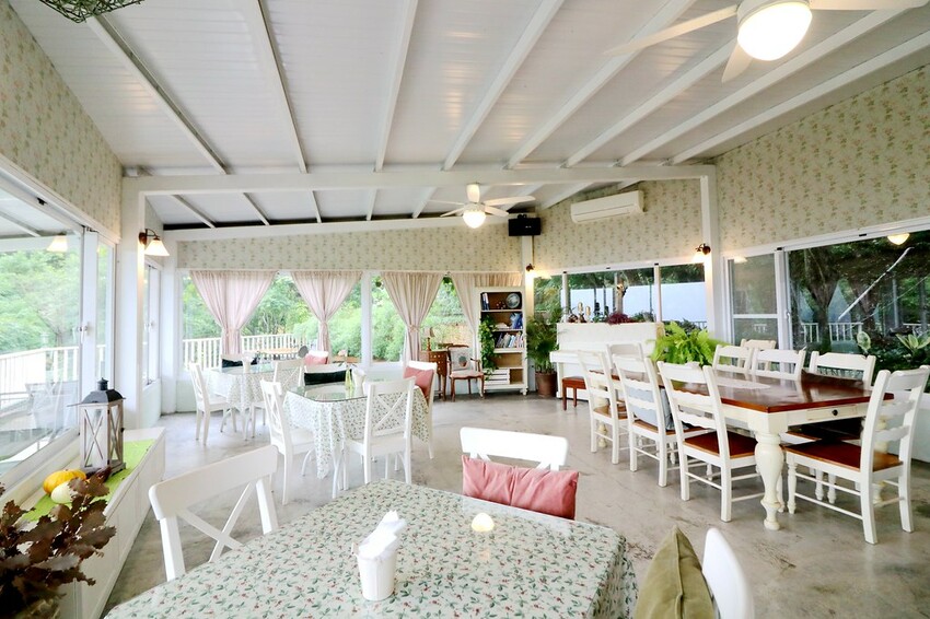 隱身山林中的童話小屋,和人一樣高的繡球花田盛開中.異國風料理好拍又好吃.桃園復興景觀餐廳/特色渡假民宿推