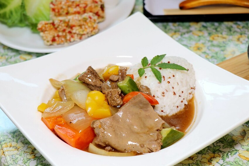 隱身山林中的童話小屋,和人一樣高的繡球花田盛開中.異國風料理好拍又好吃.桃園復興景觀餐廳/特色渡假民宿推