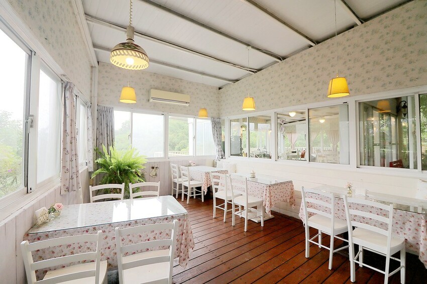 隱身山林中的童話小屋,和人一樣高的繡球花田盛開中.異國風料理好拍又好吃.桃園復興景觀餐廳/特色渡假民宿推