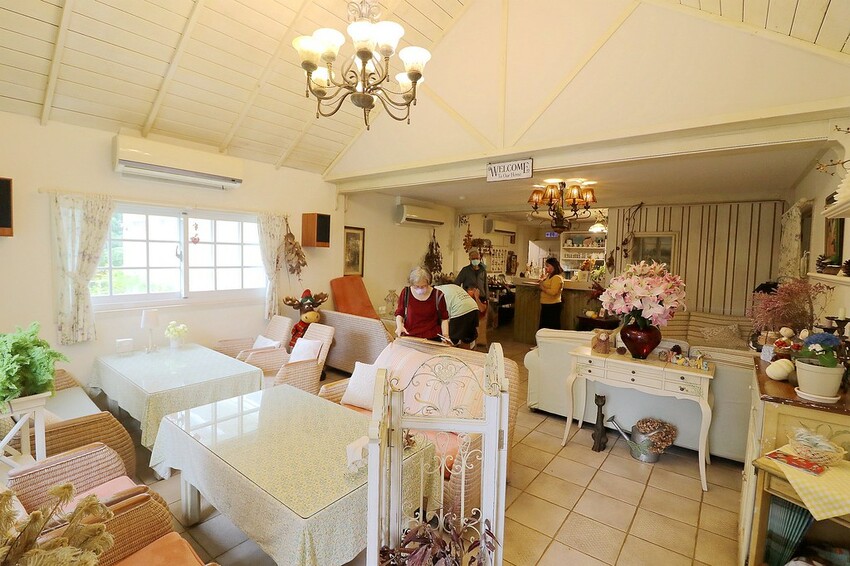 隱身山林中的童話小屋,和人一樣高的繡球花田盛開中.異國風料理好拍又好吃.桃園復興景觀餐廳/特色渡假民宿推