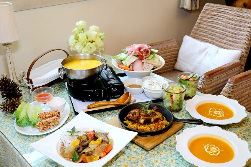 隱身山林中的童話小屋,和人一樣高的繡球花田盛開中.異國風料理好拍又好吃.桃園復興景觀餐廳/特色渡假民宿推