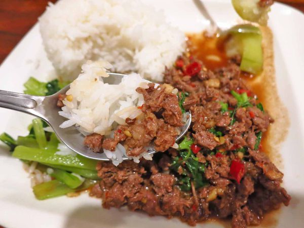 【台北美食】東方泰國小館-厚度超過3公分以上的月亮蝦餅