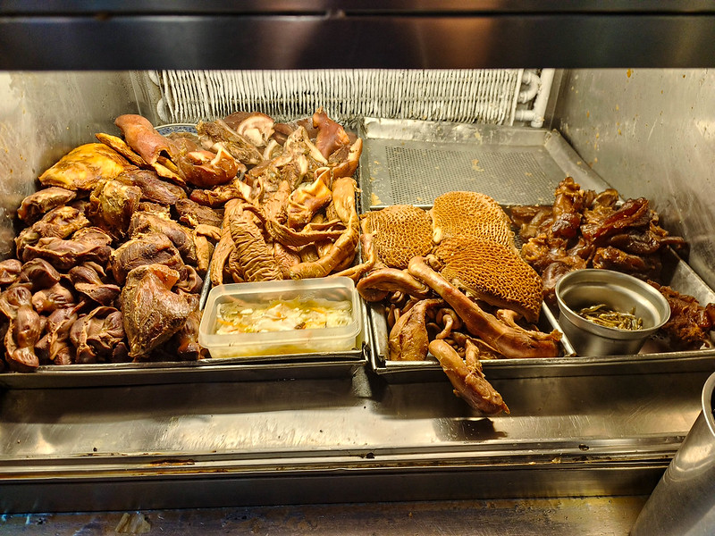 港傳奇「北大荒」巨無霸水餃老滷味!上班族宵夜必訪,排隊也值得的雙重美味~