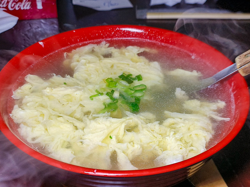 港傳奇「北大荒」巨無霸水餃老滷味!上班族宵夜必訪,排隊也值得的雙重美味~