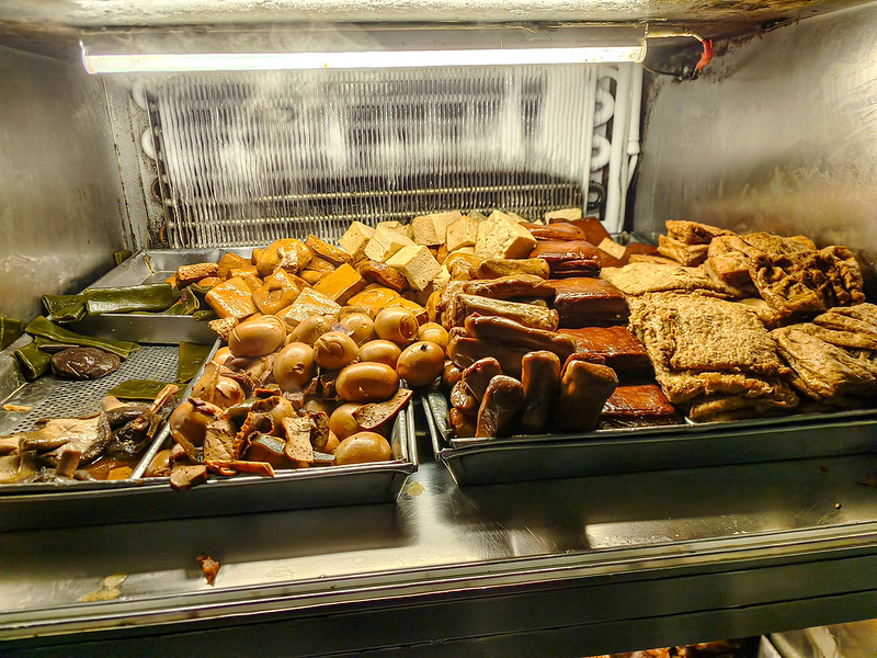 港傳奇「北大荒」巨無霸水餃老滷味!上班族宵夜必訪,排隊也值得的雙重美味~