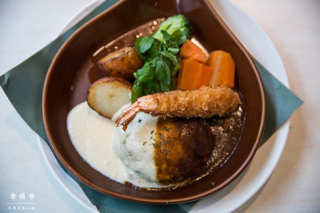 義料食記｜樂雅樂Royal Host(南港園區店)｜季節限定草莓系列~邪惡草莓蒙布朗聖代必點｜捷運南港展覽館站美食 - 麥仔の生活日記