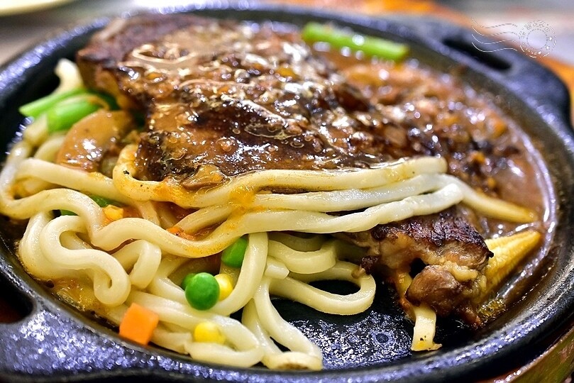 懷念的平價牛排:【貴族世家】昆陽店,鮮饌館、沙拉吧吃到飽