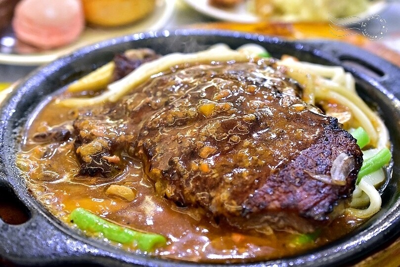 懷念的平價牛排:【貴族世家】昆陽店,鮮饌館、沙拉吧吃到飽