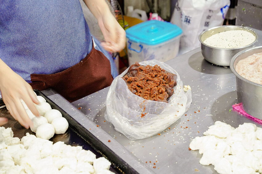 萬大蟹殼黃 X魔王 萬華人氣排隊酥餅店 一顆只要15元