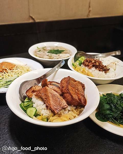 【台北萬華】西門麵店 ，油嫩豬腳，在地60年老店，西門町宵夜早餐，24小時營業，夜貓族、早起都吃得到，菜單