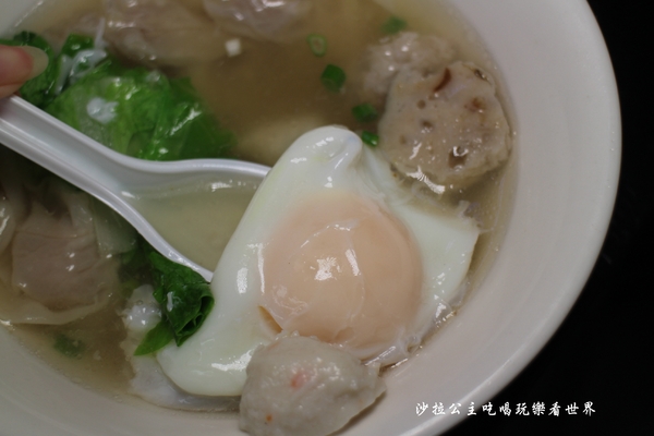 西門麵店(原：金西門麵店)：飄香一甲子萬華西門町美食『西門麵店』捷運西門站/紅樓後方/涼麵/古早味愛玉/超好吃蔬菜捲
