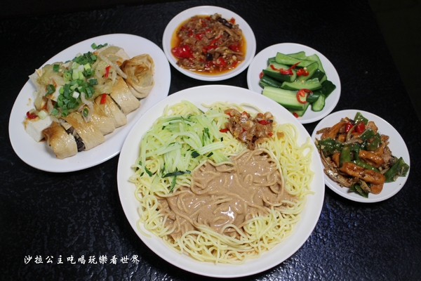 西門麵店(原：金西門麵店)：飄香一甲子萬華西門町美食『西門麵店』捷運西門站/紅樓後方/涼麵/古早味愛玉/超好吃蔬菜捲