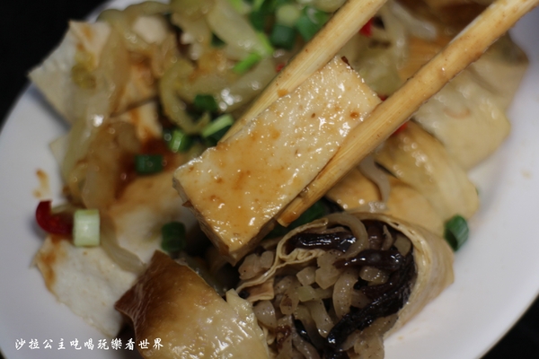 西門麵店(原：金西門麵店)：飄香一甲子萬華西門町美食『西門麵店』捷運西門站/紅樓後方/涼麵/古早味愛玉/超好吃蔬菜捲