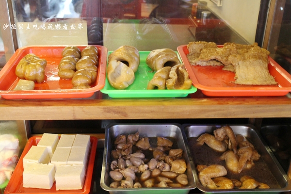 西門麵店(原：金西門麵店)：飄香一甲子萬華西門町美食『西門麵店』捷運西門站/紅樓後方/涼麵/古早味愛玉/超好吃蔬菜捲