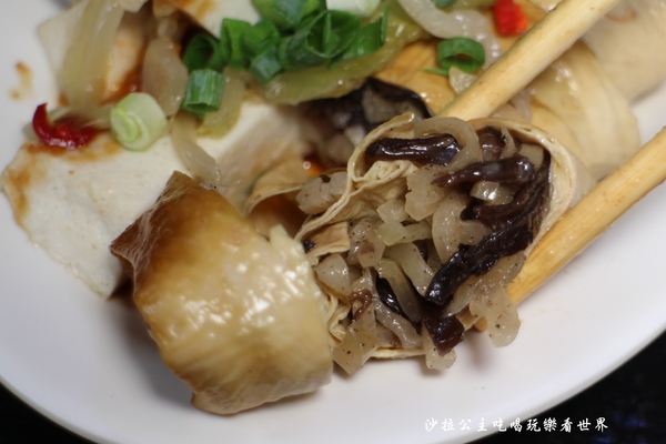 西門麵店(原：金西門麵店)：飄香一甲子萬華西門町美食『西門麵店』捷運西門站/紅樓後方/涼麵/古早味愛玉/超好吃蔬菜捲