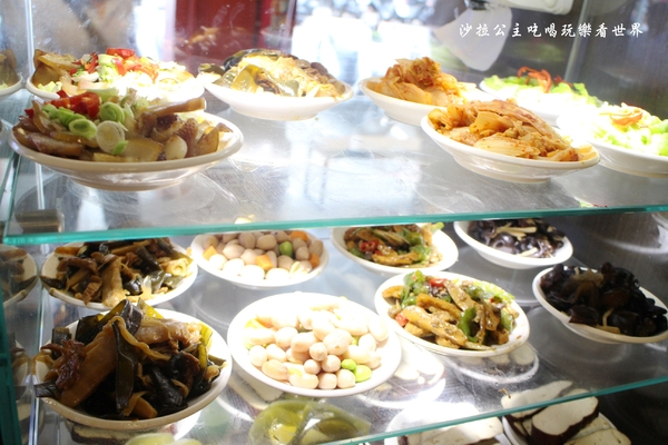 西門麵店(原：金西門麵店)：飄香一甲子萬華西門町美食『西門麵店』捷運西門站/紅樓後方/涼麵/古早味愛玉/超好吃蔬菜捲