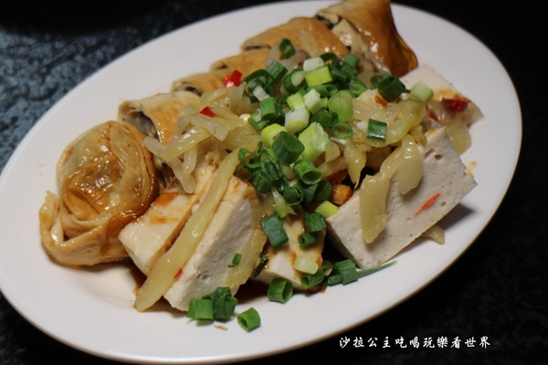 西門麵店(原：金西門麵店)：飄香一甲子萬華西門町美食『西門麵店』捷運西門站/紅樓後方/涼麵/古早味愛玉/超好吃蔬菜捲