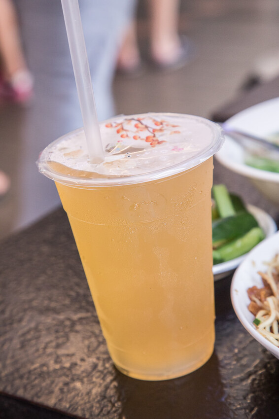 西門町必吃美食!西門麵店銷魂豬腳飯、招牌涼麵,古早味深夜食堂首選