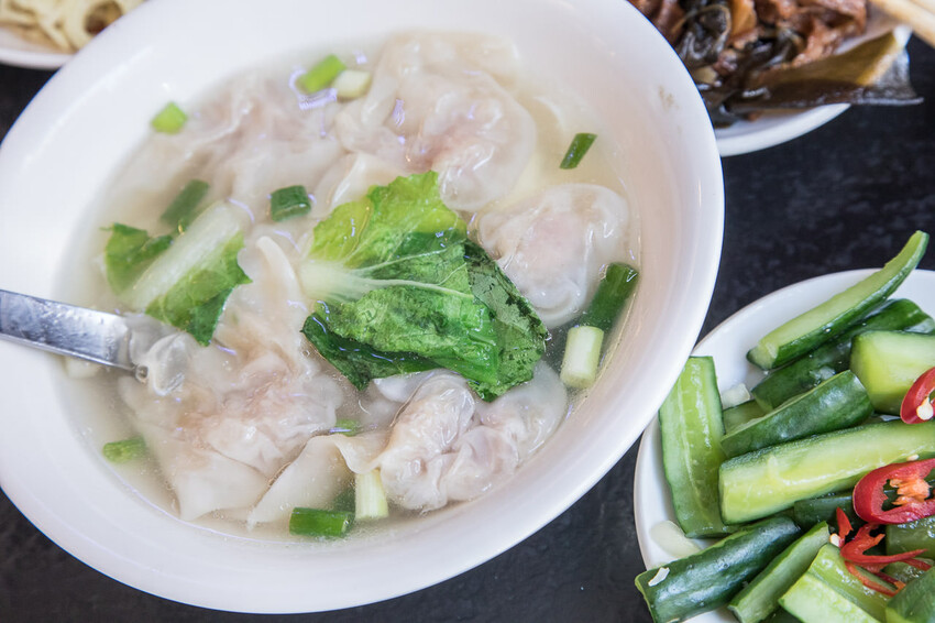 西門町必吃美食!西門麵店銷魂豬腳飯、招牌涼麵,古早味深夜食堂首選