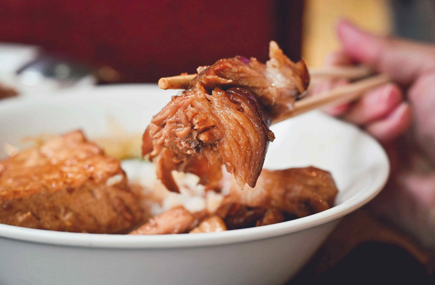 西門町必吃美食!西門麵店銷魂豬腳飯、招牌涼麵,古早味深夜食堂首選