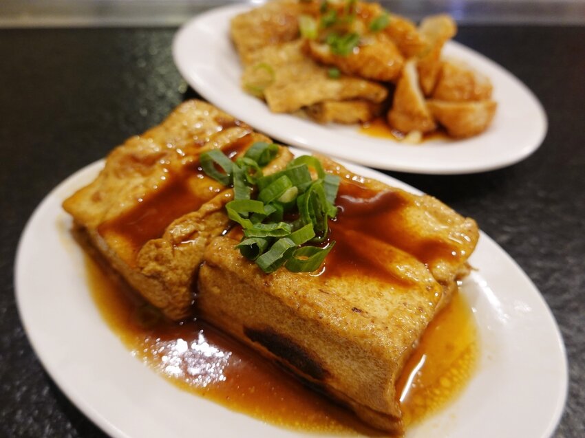 台北萬華—西門麵店｜西門在地一甲子古早味麵店 銷魂豬腳飯、菠蘿蛋黃酥值得一嚐｜內江街、西門町、西門紅樓