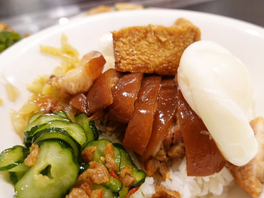 台北萬華—西門麵店｜西門在地一甲子古早味麵店 銷魂豬腳飯、菠蘿蛋黃酥值得一嚐｜內江街、西門町、西門紅樓