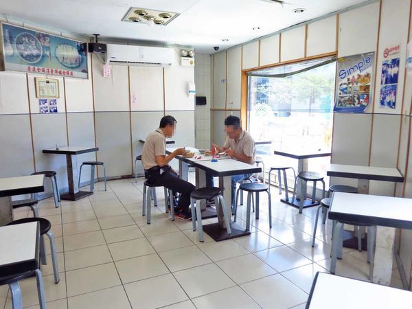 【台北美食】萬華佳佳香鍋貼-酥脆可口的美味鍋貼