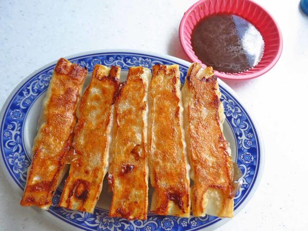 【台北美食】萬華佳佳香鍋貼-酥脆可口的美味鍋貼