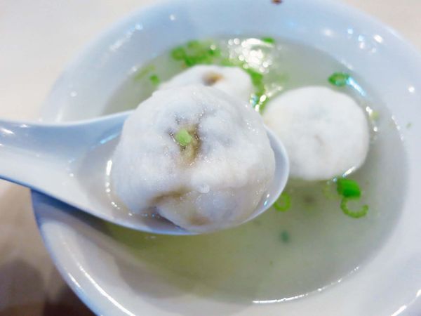 【台北美食】永富魚丸店-會爆漿噴汁的魚丸湯