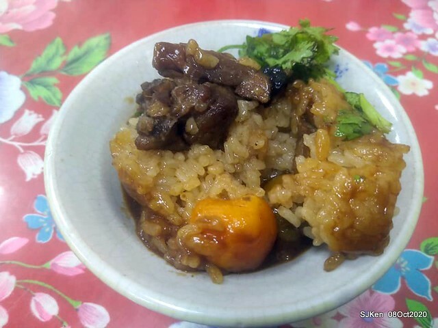 Taiwan traditional light dishes - Oil cake & pork meat soup 