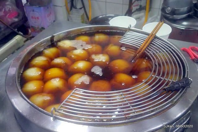 Taiwan traditional light dishes - Oil cake & pork meat soup 