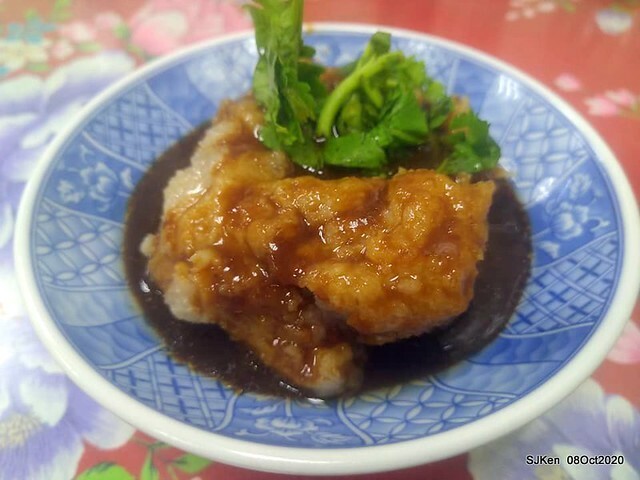Taiwan traditional light dishes - Oil cake & pork meat soup 
