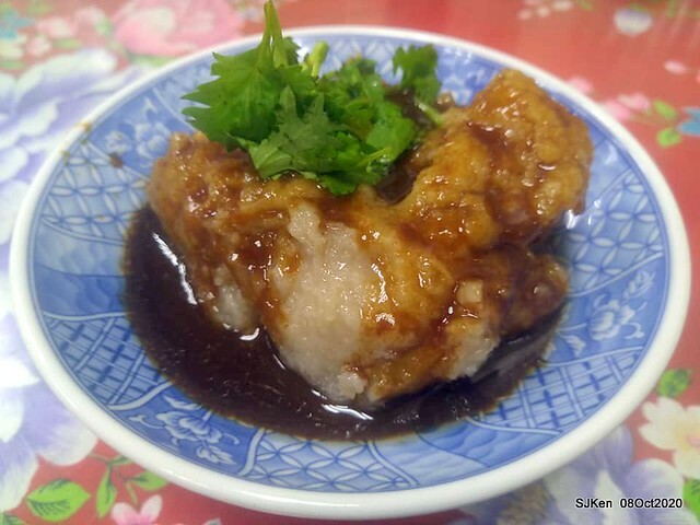 Taiwan traditional light dishes - Oil cake & pork meat soup 