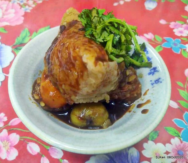 Taiwan traditional light dishes - Oil cake & pork meat soup 