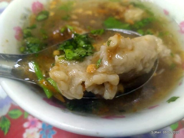Taiwan traditional light dishes - Oil cake & pork meat soup 