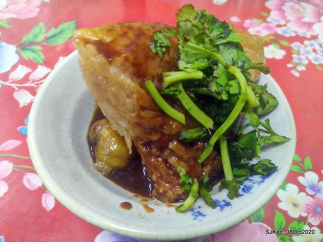 Taiwan traditional light dishes - Oil cake & pork meat soup 