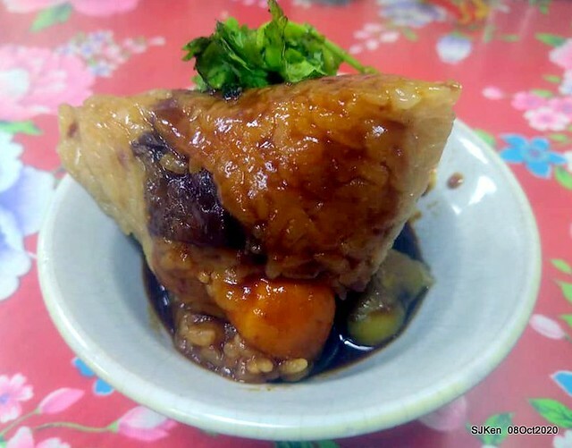 Taiwan traditional light dishes - Oil cake & pork meat soup 