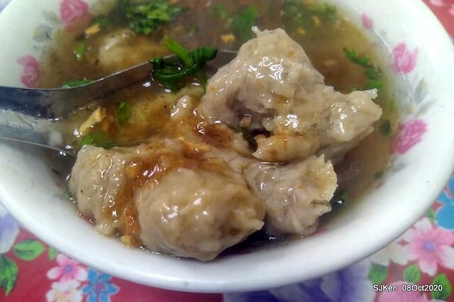 Taiwan traditional light dishes - Oil cake & pork meat soup 