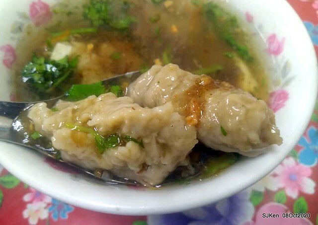 Taiwan traditional light dishes - Oil cake & pork meat soup 