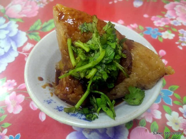 Taiwan traditional light dishes - Oil cake & pork meat soup 