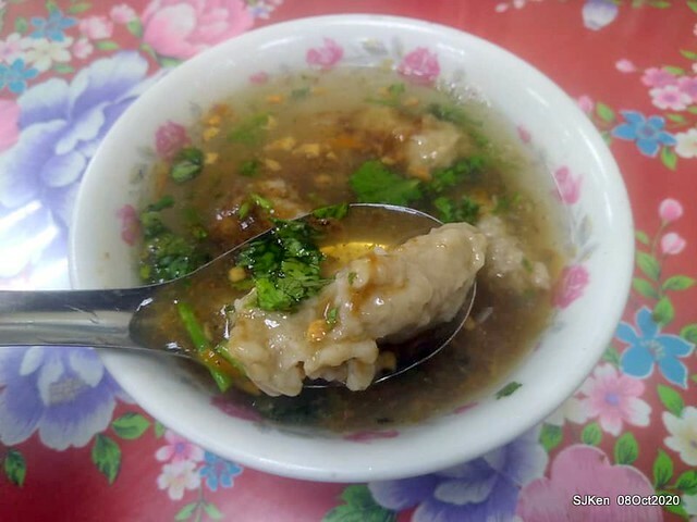 Taiwan traditional light dishes - Oil cake & pork meat soup 