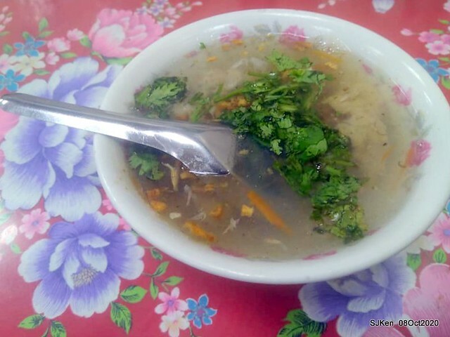 Taiwan traditional light dishes - Oil cake & pork meat soup 