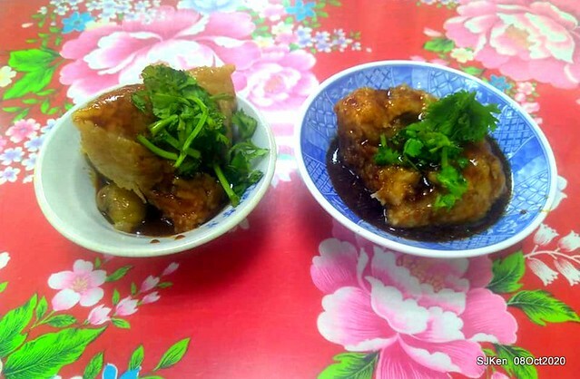 Taiwan traditional light dishes - Oil cake & pork meat soup 