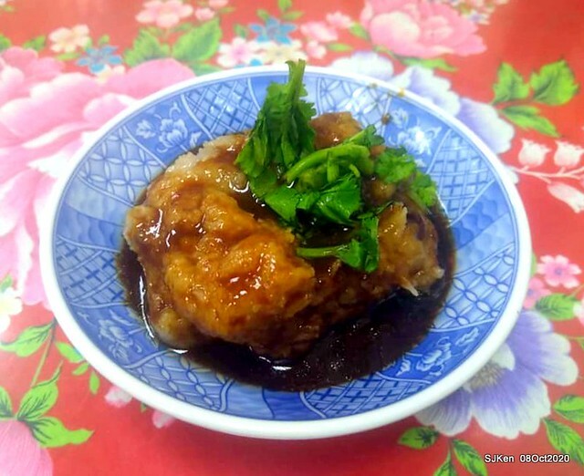 Taiwan traditional light dishes - Oil cake & pork meat soup 
