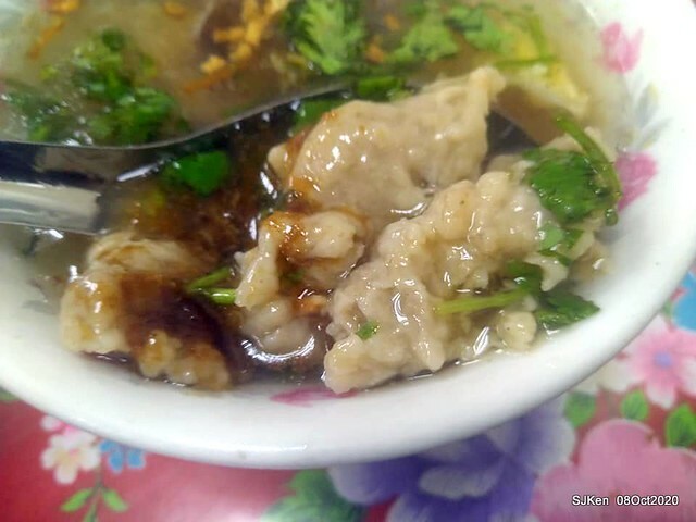 Taiwan traditional light dishes - Oil cake & pork meat soup 