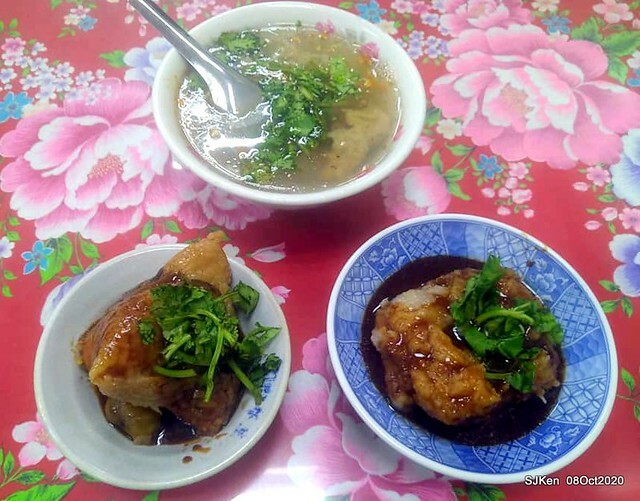 Taiwan traditional light dishes - Oil cake & pork meat soup 